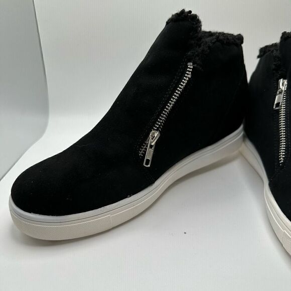 CUSHIONAIRE Women's Hidden Wedge Faux Shearling Sneaker 10 BLACK - Picture 7 of 7